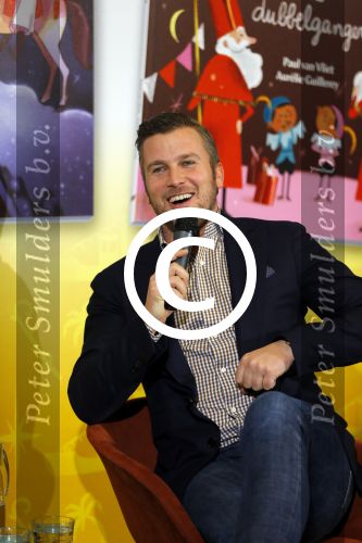 Amsterdam 4 november 2014
Presentatie sinterklaasboeken in de bibliotheek van Amsterdam. Aanwezig zijn Albert Verlinde Winston Gerschtanowitz Andre Kuipers en Paul v Vliet.