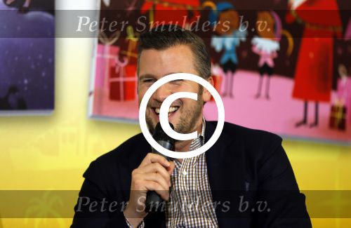 Amsterdam 4 november 2014
Presentatie sinterklaasboeken in de bibliotheek van Amsterdam. Aanwezig zijn Albert Verlinde Winston Gerschtanowitz Andre Kuipers en Paul v Vliet.