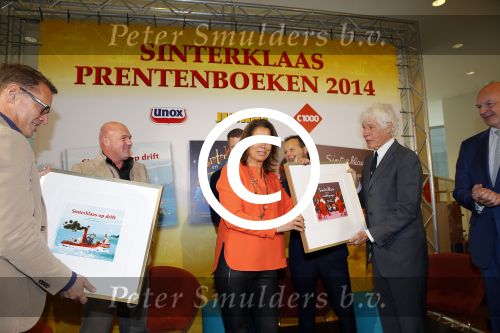 Amsterdam 4 november 2014
Presentatie sinterklaasboeken in de bibliotheek van Amsterdam. Aanwezig zijn Albert Verlinde Winston Gerschtanowitz Andre Kuipers en Paul v Vliet. mevr v Eerd van Jumbo