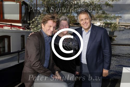 Amsterdam 12 november 2015
Presentatie koffers van de NOC NSF van princess voor Rio 2016 bij restaurant het Bosch.
Aad Ouborg met Prins Pieter Christiaan en Dirk Zeelenberg