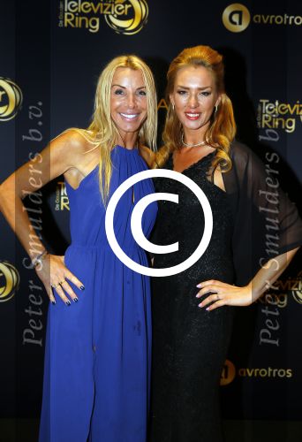 Amsterdam 15 oktober 2015
Uitreiking van de 50e televizierring in carre. Alice Sunderland met een vriendin