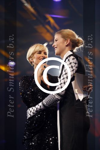 Hilversum 26 oktober 2015
Finale van Hollands next top model HNTM 2015 gepresenteerd door Anouk Smulders en Fred v Leer. De jury bestaat uit Dirk Kikstra May-Britt Mobach en Freek Koster (Touche Models).
De 4 4 finalisten zijn Loiza Lamers, Rachel Swaab Celine Koningstein en Lisa Kapper.
Loiza wordt uiteindelijk HNTM