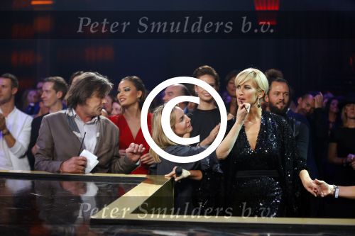 Hilversum 26 oktober 2015
Finale van Hollands next top model HNTM 2015 gepresenteerd door Anouk Smulders en Fred v Leer. De jury bestaat uit Dirk Kikstra May-Britt Mobach en Freek Koster (Touche Models).
De 4 4 finalisten zijn Loiza Lamers, Rachel Swaab Celine Koningstein en Lisa Kapper.
Loiza wordt uiteindelijk HNTM
