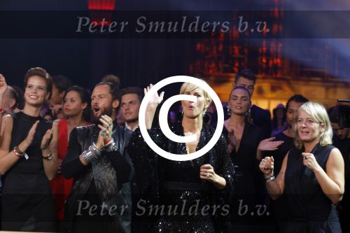 Hilversum 26 oktober 2015
Finale van Hollands next top model HNTM 2015 gepresenteerd door Anouk Smulders en Fred v Leer. De jury bestaat uit Dirk Kikstra May-Britt Mobach en Freek Koster (Touche Models).
De 4 4 finalisten zijn Loiza Lamers, Rachel Swaab Celine Koningstein en Lisa Kapper.
Loiza wordt uiteindelijk HNTM