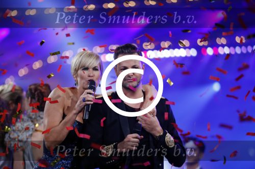 Hilversum 26 oktober 2015
Finale van Hollands next top model HNTM 2015 gepresenteerd door Anouk Smulders en Fred v Leer. De jury bestaat uit Dirk Kikstra May-Britt Mobach en Freek Koster (Touche Models).
De 4 4 finalisten zijn Loiza Lamers, Rachel Swaab Celine Koningstein en Lisa Kapper.
Loiza wordt uiteindelijk HNTM