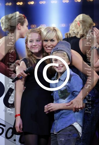 Hilversum 26 oktober 2015
Finale van Hollands next top model HNTM 2015 gepresenteerd door Anouk Smulders en Fred v Leer. De jury bestaat uit Dirk Kikstra May-Britt Mobach en Freek Koster (Touche Models).
De 4 4 finalisten zijn Loiza Lamers, Rachel Swaab Celine Koningstein en Lisa Kapper.
Loiza wordt uiteindelijk HNTM
