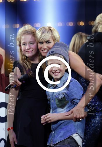Hilversum 26 oktober 2015
Finale van Hollands next top model HNTM 2015 gepresenteerd door Anouk Smulders en Fred v Leer. De jury bestaat uit Dirk Kikstra May-Britt Mobach en Freek Koster (Touche Models).
De 4 4 finalisten zijn Loiza Lamers, Rachel Swaab Celine Koningstein en Lisa Kapper.
Loiza wordt uiteindelijk HNTM