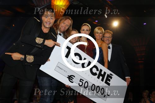 Hilversum 26 oktober 2015
Finale van Hollands next top model HNTM 2015 gepresenteerd door Anouk Smulders en Fred v Leer. De jury bestaat uit Dirk Kikstra May-Britt Mobach en Freek Koster (Touche Models).
De 4 4 finalisten zijn Loiza Lamers, Rachel Swaab Celine Koningstein en Lisa Kapper.
Loiza wordt uiteindelijk HNTM