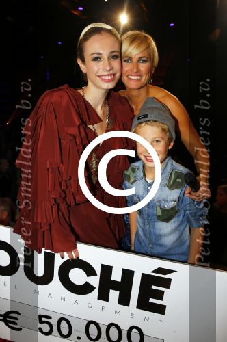 Hilversum 26 oktober 2015
Finale van Hollands next top model HNTM 2015 gepresenteerd door Anouk Smulders en Fred v Leer. De jury bestaat uit Dirk Kikstra May-Britt Mobach en Freek Koster (Touche Models).
De 4 4 finalisten zijn Loiza Lamers, Rachel Swaab Celine Koningstein en Lisa Kapper.
Loiza wordt uiteindelijk HNTM