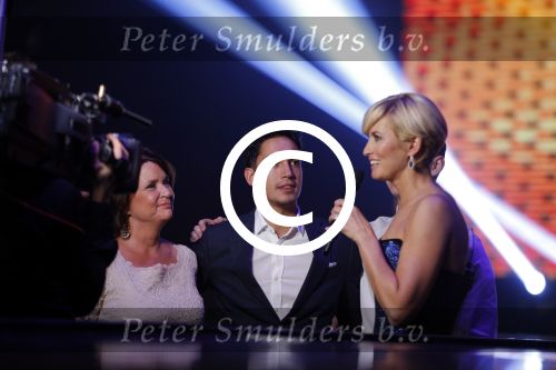 Hilversum 26 oktober 2015
Finale van Hollands next top model HNTM 2015 gepresenteerd door Anouk Smulders en Fred v Leer. De jury bestaat uit Dirk Kikstra May-Britt Mobach en Freek Koster (Touche Models).
De 4 4 finalisten zijn Loiza Lamers, Rachel Swaab Celine Koningstein en Lisa Kapper.
Loiza wordt uiteindelijk HNTM