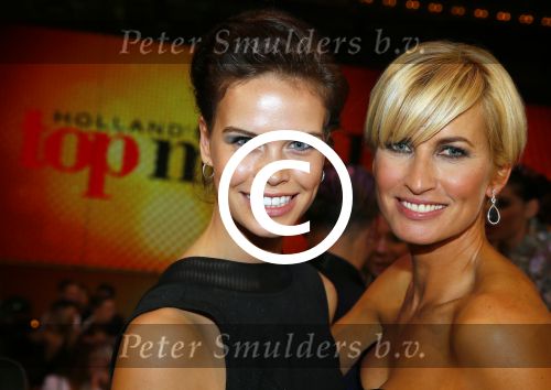 Hilversum 26 oktober 2015
Finale van Hollands next top model HNTM 2015 gepresenteerd door Anouk Smulders en Fred v Leer. De jury bestaat uit Dirk Kikstra May-Britt Mobach en Freek Koster (Touche Models).
De 4 4 finalisten zijn Loiza Lamers, Rachel Swaab Celine Koningstein en Lisa Kapper.
Loiza wordt uiteindelijk HNTM