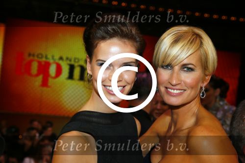Hilversum 26 oktober 2015
Finale van Hollands next top model HNTM 2015 gepresenteerd door Anouk Smulders en Fred v Leer. De jury bestaat uit Dirk Kikstra May-Britt Mobach en Freek Koster (Touche Models).
De 4 4 finalisten zijn Loiza Lamers, Rachel Swaab Celine Koningstein en Lisa Kapper.
Loiza wordt uiteindelijk HNTM