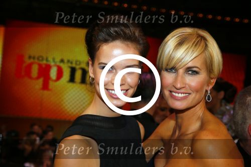Hilversum 26 oktober 2015
Finale van Hollands next top model HNTM 2015 gepresenteerd door Anouk Smulders en Fred v Leer. De jury bestaat uit Dirk Kikstra May-Britt Mobach en Freek Koster (Touche Models).
De 4 4 finalisten zijn Loiza Lamers, Rachel Swaab Celine Koningstein en Lisa Kapper.
Loiza wordt uiteindelijk HNTM
