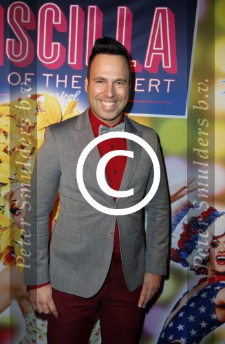 Amsterdam 11 november 2015
Premiere queen of the dessert met oa Jason Donovan Simon Greete Adam Bailey en Philip Childs in carre. Barry Paf