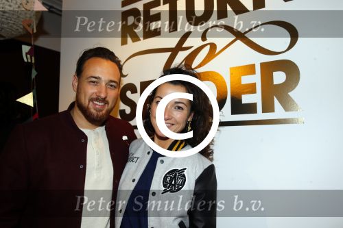 Amsterdam 16 oktober 2015
Katja Schuurman opent return to sender winkel op westergasfabriek terrein in Amsterdam. Haar vriend Freek v Noordwijk doet de catering. Birgit Schuurman met Arne Toonen
