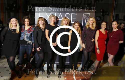 Amsterdam 2 november 2015
Presentatie boek Extase geschreven door Heleen v Royen Georgina Verbaan Daphne Deckers Susan Smit Patricia Snel Sophie v d Stap Chantal v Gastel Myrthe v d Meer Milou v d Will en Halina Reijn. De presenatie was bij Duchess.
