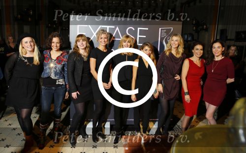 Amsterdam 2 november 2015
Presentatie boek Extase geschreven door Heleen v Royen Georgina Verbaan Daphne Deckers Susan Smit Patricia Snel Sophie v d Stap Chantal v Gastel Myrthe v d Meer Milou v d Will en Halina Reijn. De presenatie was bij Duchess.