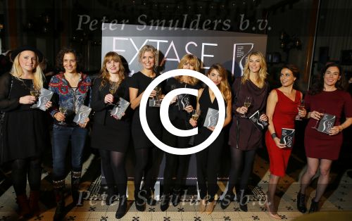 Amsterdam 2 november 2015
Presentatie boek Extase geschreven door Heleen v Royen Georgina Verbaan Daphne Deckers Susan Smit Patricia Snel Sophie v d Stap Chantal v Gastel Myrthe v d Meer Milou v d Will en Halina Reijn. De presenatie was bij Duchess.