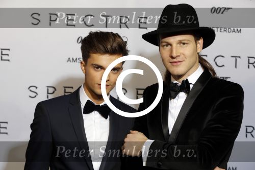Amsterdam 28 oktober 2015
Premiere James Bond spectre in Tuschinski. Buddy Vedder en Guido Spek