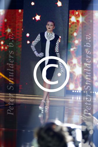 Hilversum 26 oktober 2015
Finale van Hollands next top model HNTM 2015 gepresenteerd door Anouk Smulders en Fred v Leer. De jury bestaat uit Dirk Kikstra May-Britt Mobach en Freek Koster (Touche Models).
De 4 4 finalisten zijn Loiza Lamers, Rachel Swaab Celine Koningstein en Lisa Kapper.
Loiza wordt uiteindelijk HNTM