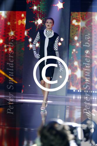 Hilversum 26 oktober 2015
Finale van Hollands next top model HNTM 2015 gepresenteerd door Anouk Smulders en Fred v Leer. De jury bestaat uit Dirk Kikstra May-Britt Mobach en Freek Koster (Touche Models).
De 4 4 finalisten zijn Loiza Lamers, Rachel Swaab Celine Koningstein en Lisa Kapper.
Loiza wordt uiteindelijk HNTM