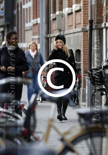 Amsterdam 13 november 2015 
Chantal janzen bellend op straat.