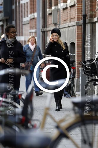 Amsterdam 13 november 2015 
Chantal janzen bellend op straat.