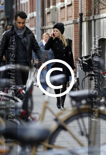 Amsterdam 13 november 2015 
Chantal janzen bellend op straat.
