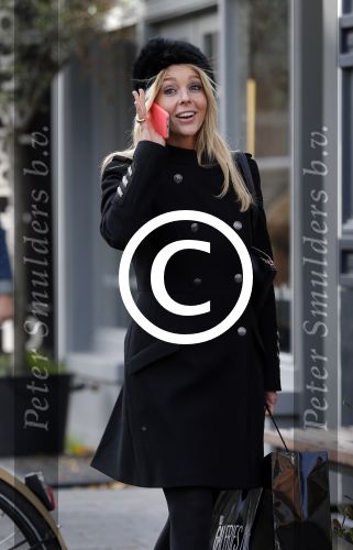 Amsterdam 13 november 2015 
Chantal janzen bellend op straat.