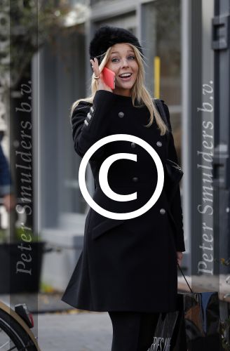 Amsterdam 13 november 2015 
Chantal janzen bellend op straat.