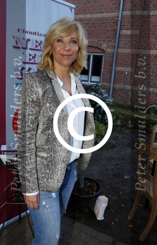 Amsterdam 27 oktober 2015
Boekpresentatie Claudia de Breij . Ook vriendin Jessica is aanwezig.