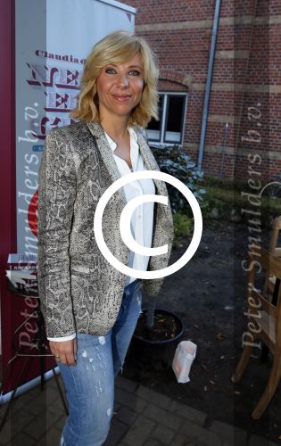 Amsterdam 27 oktober 2015
Boekpresentatie Claudia de Breij . Ook vriendin Jessica is aanwezig.