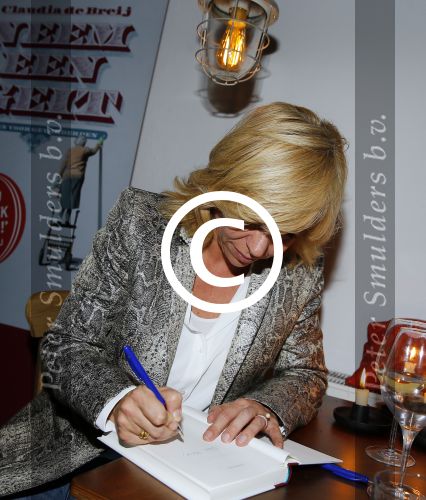 Amsterdam 27 oktober 2015
Boekpresentatie Claudia de Breij . Ook vriendin Jessica is aanwezig.