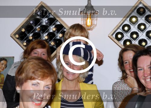 Amsterdam 27 oktober 2015
Boekpresentatie Claudia de Breij . Ook vriendin Jessica is aanwezig. Ex van Claudia Conny Kraaijeveld met hun zoon Bing