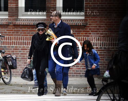 Amsterdam 23 oktober 2015
Connie Breukhoven met Eugene v Dun en haar kleinkinderen