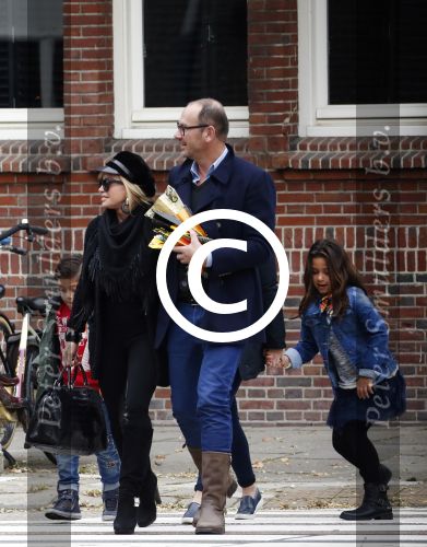 Amsterdam 23 oktober 2015
Connie Breukhoven met Eugene v Dun en haar kleinkinderen