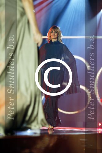 Hilversum 26 oktober 2015
Finale van Hollands next top model HNTM 2015 gepresenteerd door Anouk Smulders en Fred v Leer. De jury bestaat uit Dirk Kikstra May-Britt Mobach en Freek Koster (Touche Models).
De 4 4 finalisten zijn Loiza Lamers, Rachel Swaab Celine Koningstein en Lisa Kapper.
Loiza wordt uiteindelijk HNTM. Daphne Deckers