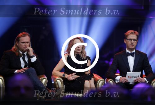 Hilversum 26 oktober 2015
Finale van Hollands next top model HNTM 2015 gepresenteerd door Anouk Smulders en Fred v Leer. De jury bestaat uit Dirk Kikstra May-Britt Mobach en Freek Koster (Touche Models).
De 4 4 finalisten zijn Loiza Lamers, Rachel Swaab Celine Koningstein en Lisa Kapper.
Loiza wordt uiteindelijk HNTM