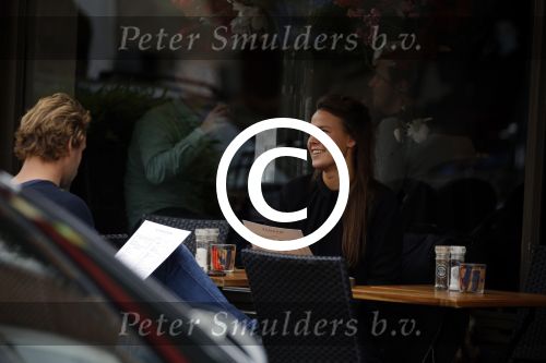 Amsterdam 9 november 2015
Dirk Taat met zijn vriendin op terras.