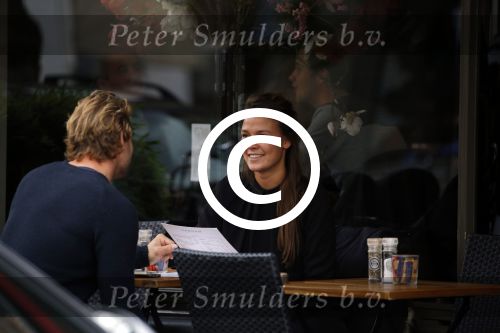 Amsterdam 9 november 2015
Dirk Taat met zijn vriendin op terras.