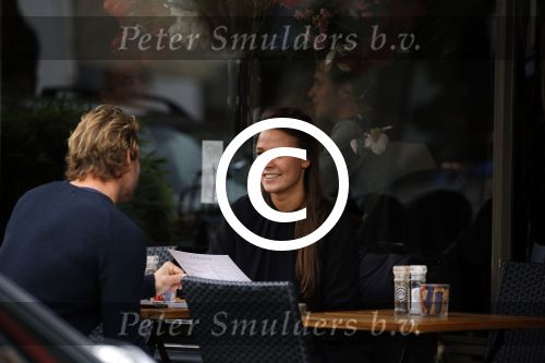 Amsterdam 9 november 2015
Dirk Taat met zijn vriendin op terras.