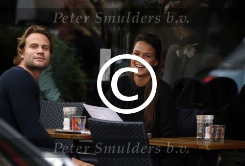 Amsterdam 9 november 2015
Dirk Taat met zijn vriendin op terras.