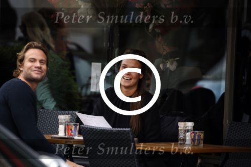 Amsterdam 9 november 2015
Dirk Taat met zijn vriendin op terras.