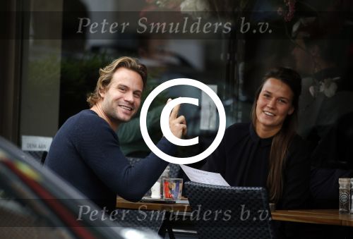 Amsterdam 9 november 2015
Dirk Taat met zijn vriendin op terras.