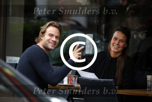 Amsterdam 9 november 2015
Dirk Taat met zijn vriendin op terras.