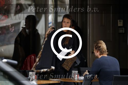 Amsterdam 9 november 2015
Dirk Taat met zijn vriendin op terras.