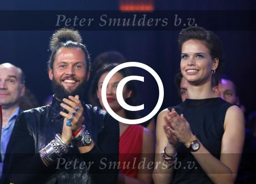 Hilversum 26 oktober 2015
Finale van Hollands next top model HNTM 2015 gepresenteerd door Anouk Smulders en Fred v Leer. De jury bestaat uit Dirk Kikstra May-Britt Mobach en Freek Koster (Touche Models).
De 4 4 finalisten zijn Loiza Lamers, Rachel Swaab Celine Koningstein en Lisa Kapper.
Loiza wordt uiteindelijk HNTM. Nicky Opheij met dj La Fuente