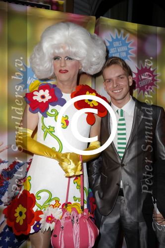 Amsterdam 11 november 2015
Premiere queen of the dessert met oa Jason Donovan Simon Greete Adam Bailey en Philip Childs in carre. Dolly met vriend