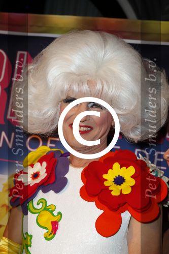 Amsterdam 11 november 2015
Premiere queen of the dessert met oa Jason Donovan Simon Greete Adam Bailey en Philip Childs in carre. Dolly met vriend