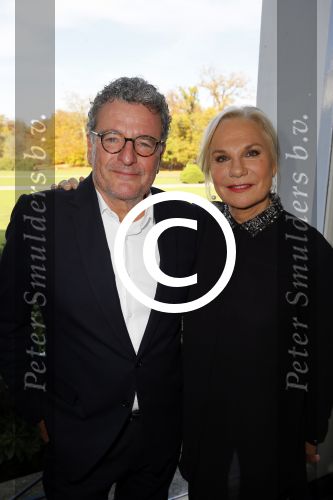 Amsterdam 3 november 2015
Perspresentatie en 10 jarig bestaan Max tv op paleis soestdijk.
Edwin de Vries en Monique v d Ven